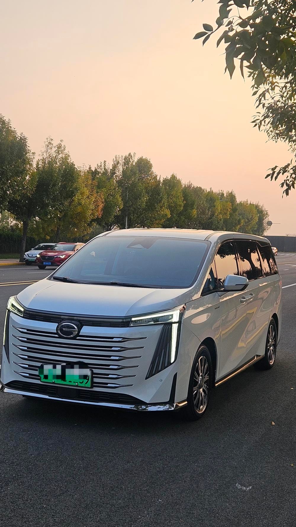 GAC Trumpchi Trumpchi E9 PHEV 2023 — фото автомобиля 1