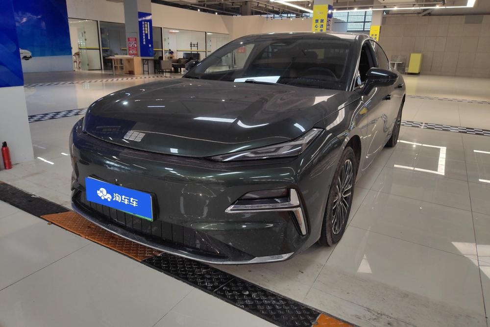 Galaxy Xingyao 8 PHEV 2025 — фото автомобиля 1