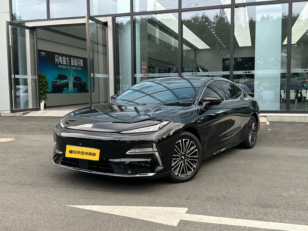 Galaxy Xingyao 8 PHEV 2025 — фото автомобиля 1
