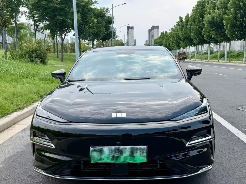 Galaxy Xingyao 8 PHEV 2025 — фото автомобиля 1