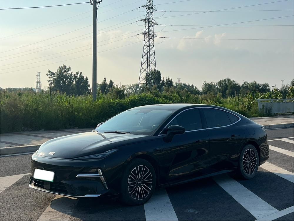 Galaxy Xingyao 8 PHEV 2025 — фото автомобиля 1