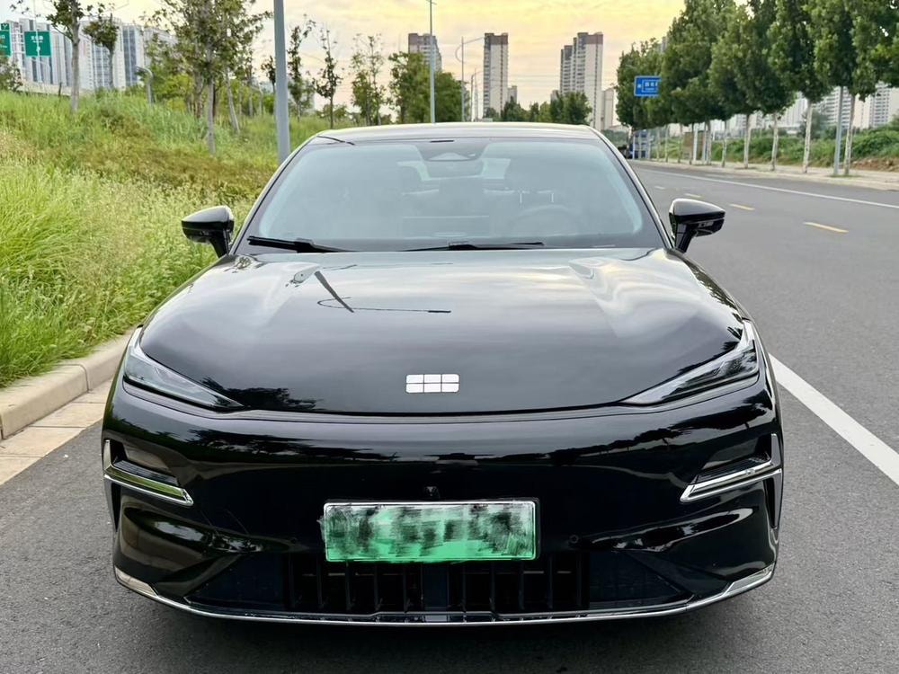 Galaxy Xingyao 8 PHEV 2025 — фото автомобиля 1