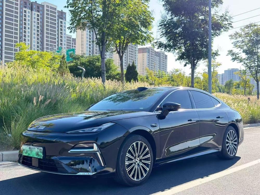 Galaxy Xingyao 8 PHEV 2025 — фото автомобиля 1