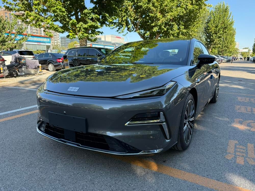 Galaxy Xingyao 8 PHEV 2025 — фото автомобиля 1
