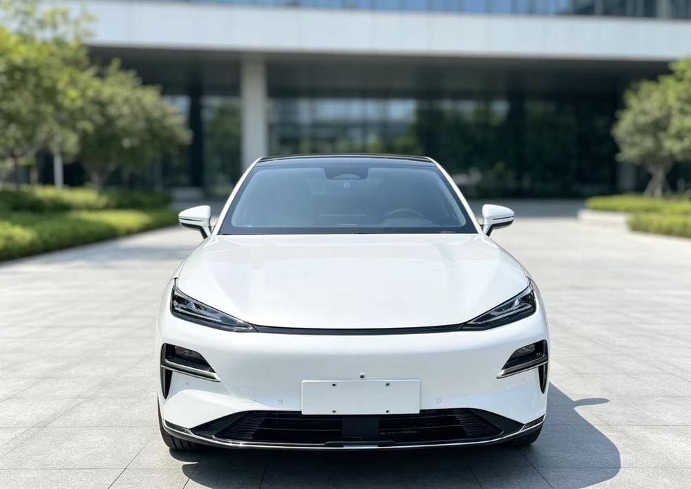 Galaxy Xingyao 8 PHEV 2025 — фото автомобиля 1