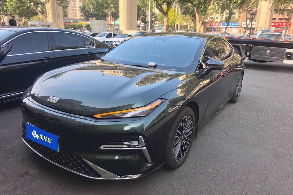 Galaxy Xingyao 8 PHEV 2025 — фото автомобиля 1