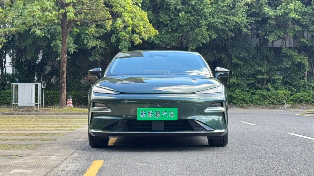 Galaxy Xingyao 8 PHEV 2025 — фото автомобиля