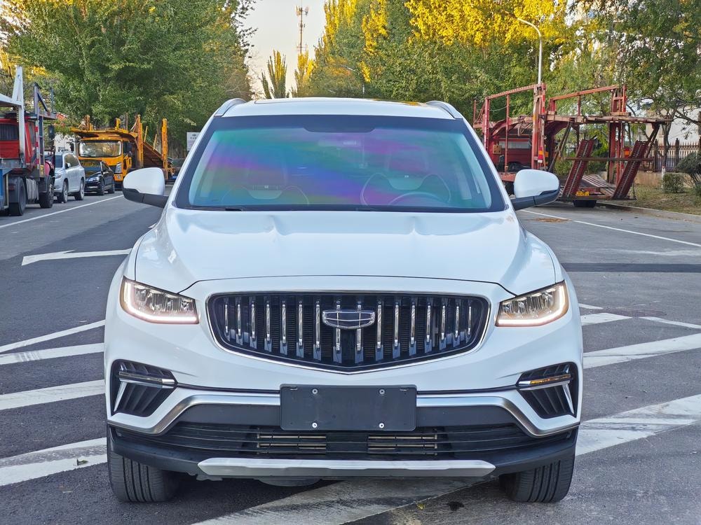 Geely Boyue 2022 — фото автомобиля 1