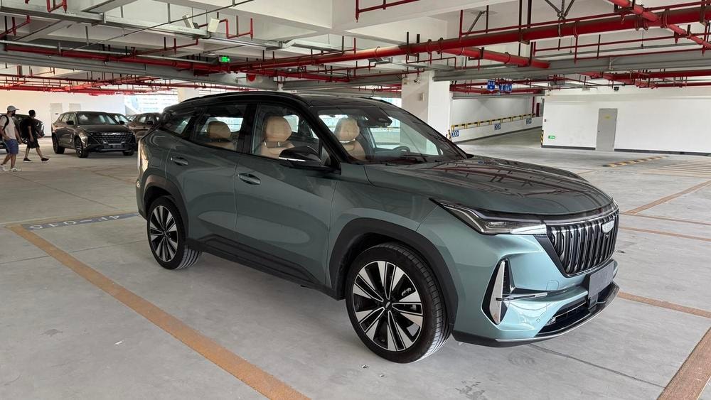 Geely Boyue L 2025 — фото автомобиля 1