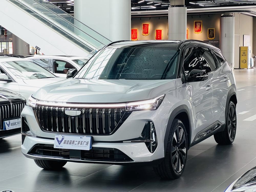 Geely Boyue L 2025 — фото автомобиля 1