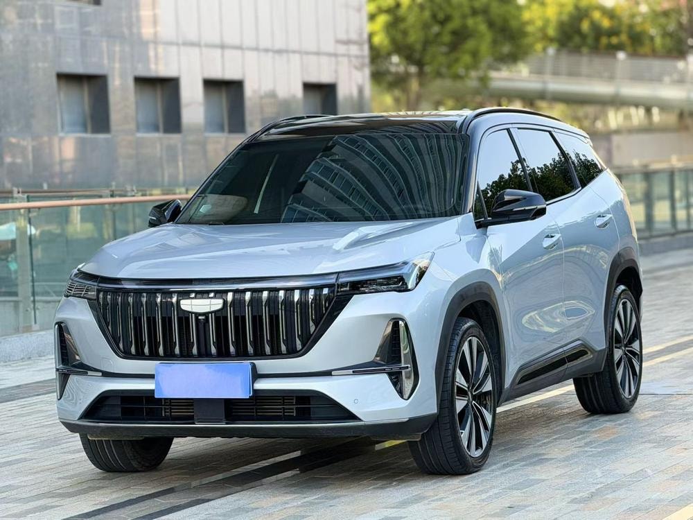 Geely Boyue L 2025 — фото автомобиля