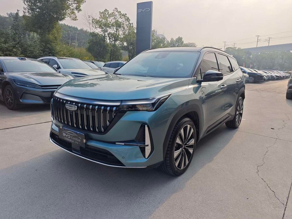Geely Boyue L 2025 — фото автомобиля