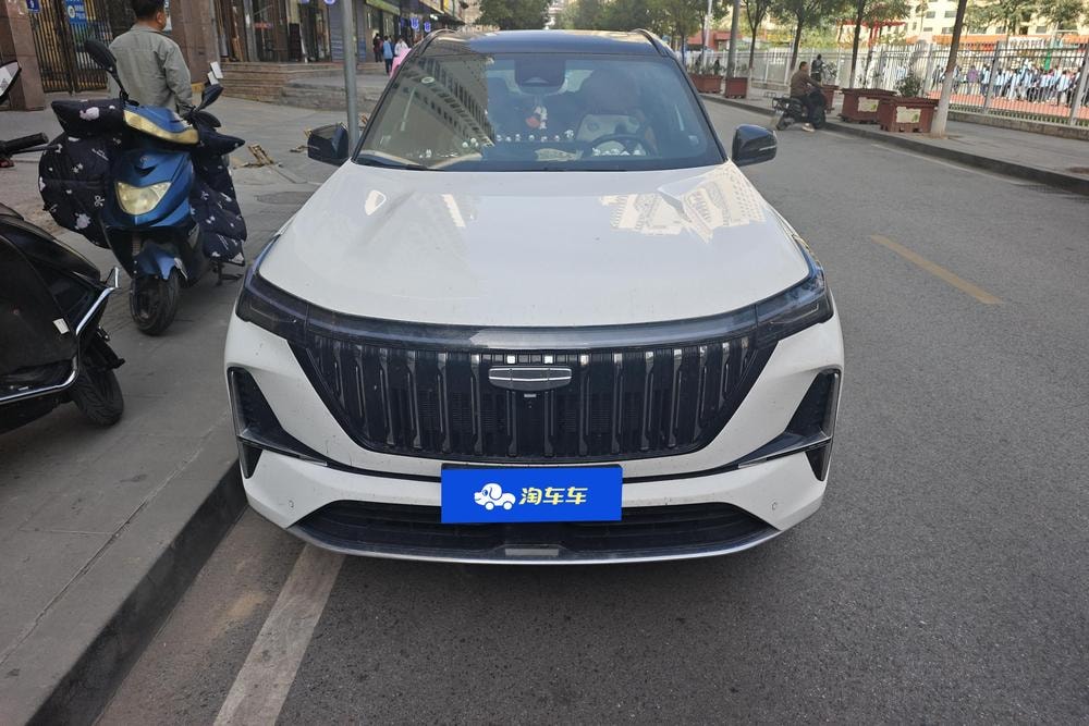 Geely Boyue L 2025 — фото автомобиля