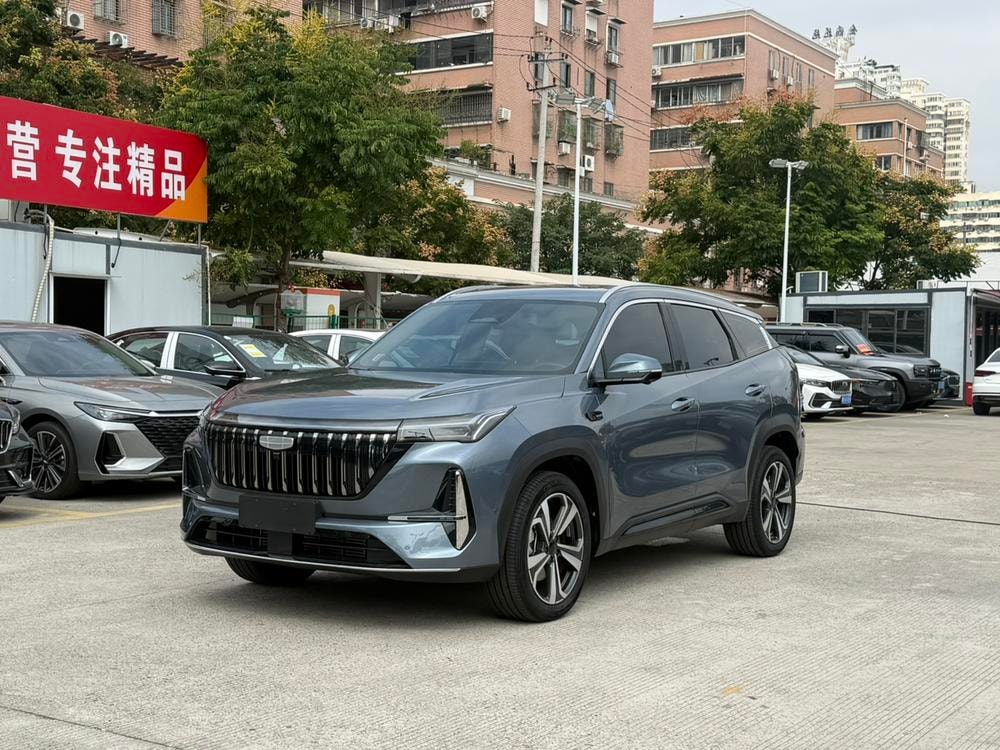 Geely Boyue L 2025 — фото автомобиля