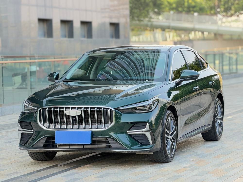 Geely Emgrand 2026 — фото автомобиля 1