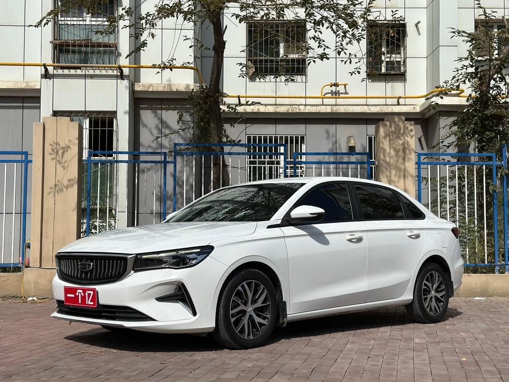 Geely Emgrand 2022 — фото автомобиля