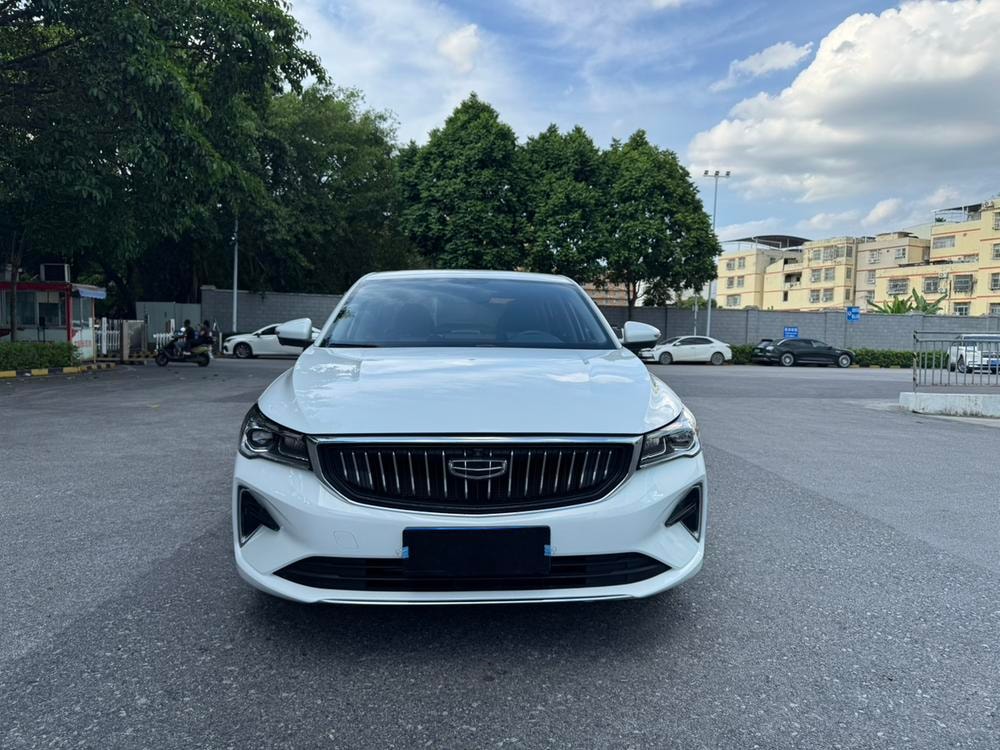 Geely Emgrand 2022 — фото автомобиля