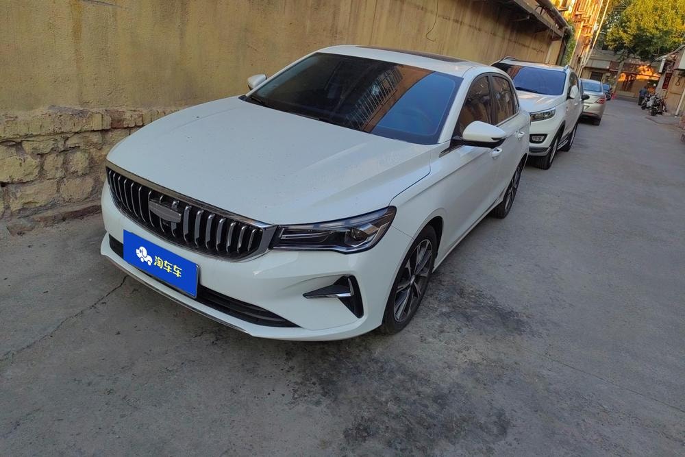 Geely Emgrand 2026 — фото автомобиля 1