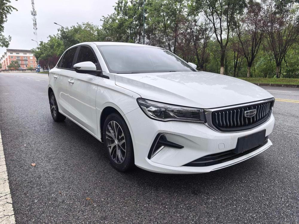 Geely Emgrand 2022 — фото автомобиля
