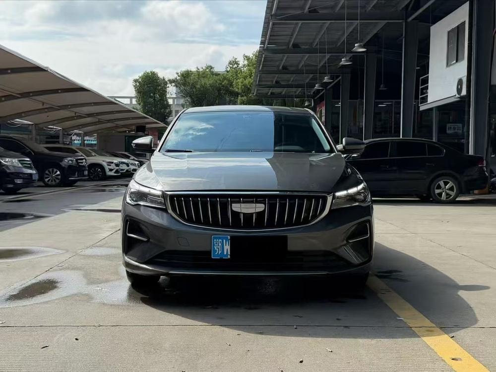 Geely Emgrand 2026 — фото автомобиля