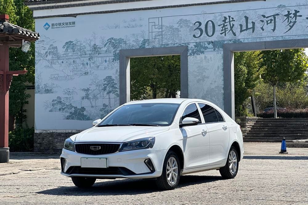 Geely Emgrand 2021 — фото автомобиля