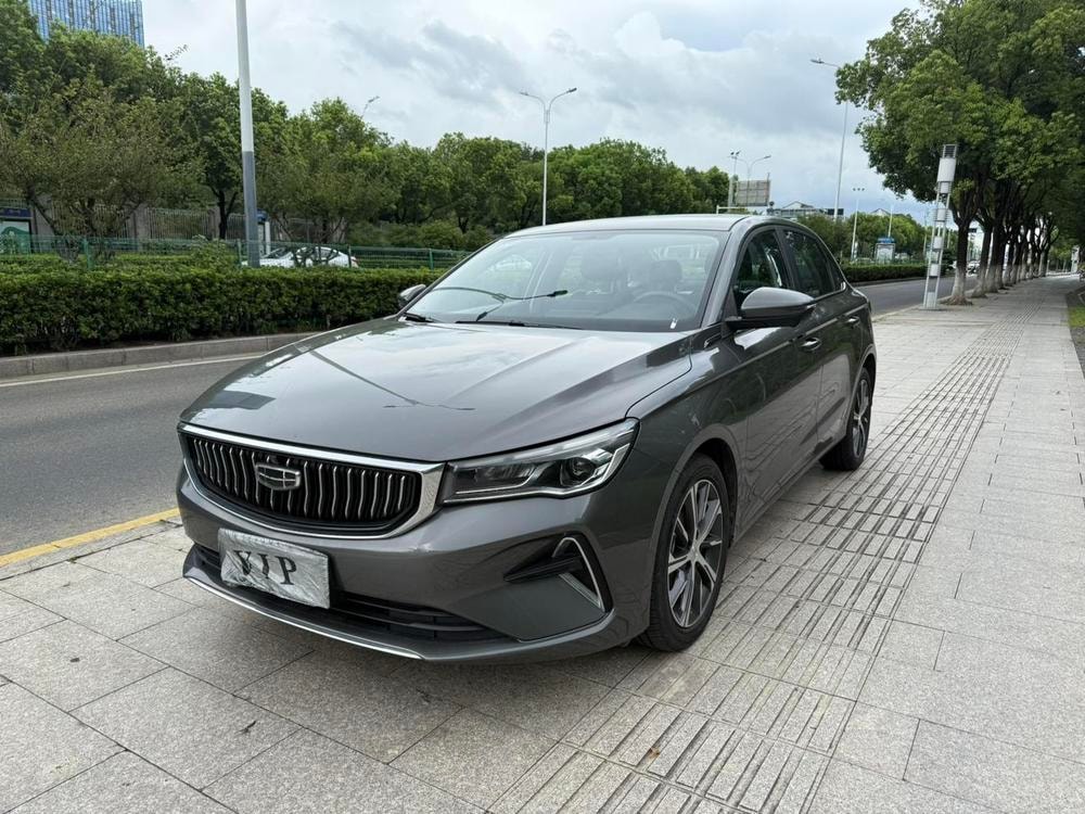 Geely Emgrand 2023 — фото автомобиля