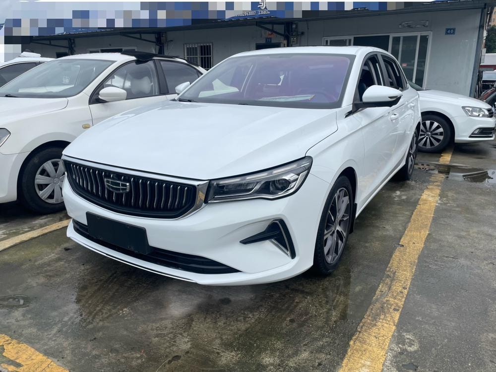 Geely Emgrand 2022 — фото автомобиля 1