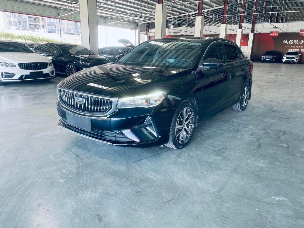 Geely Emgrand 2022 — фото автомобиля 1