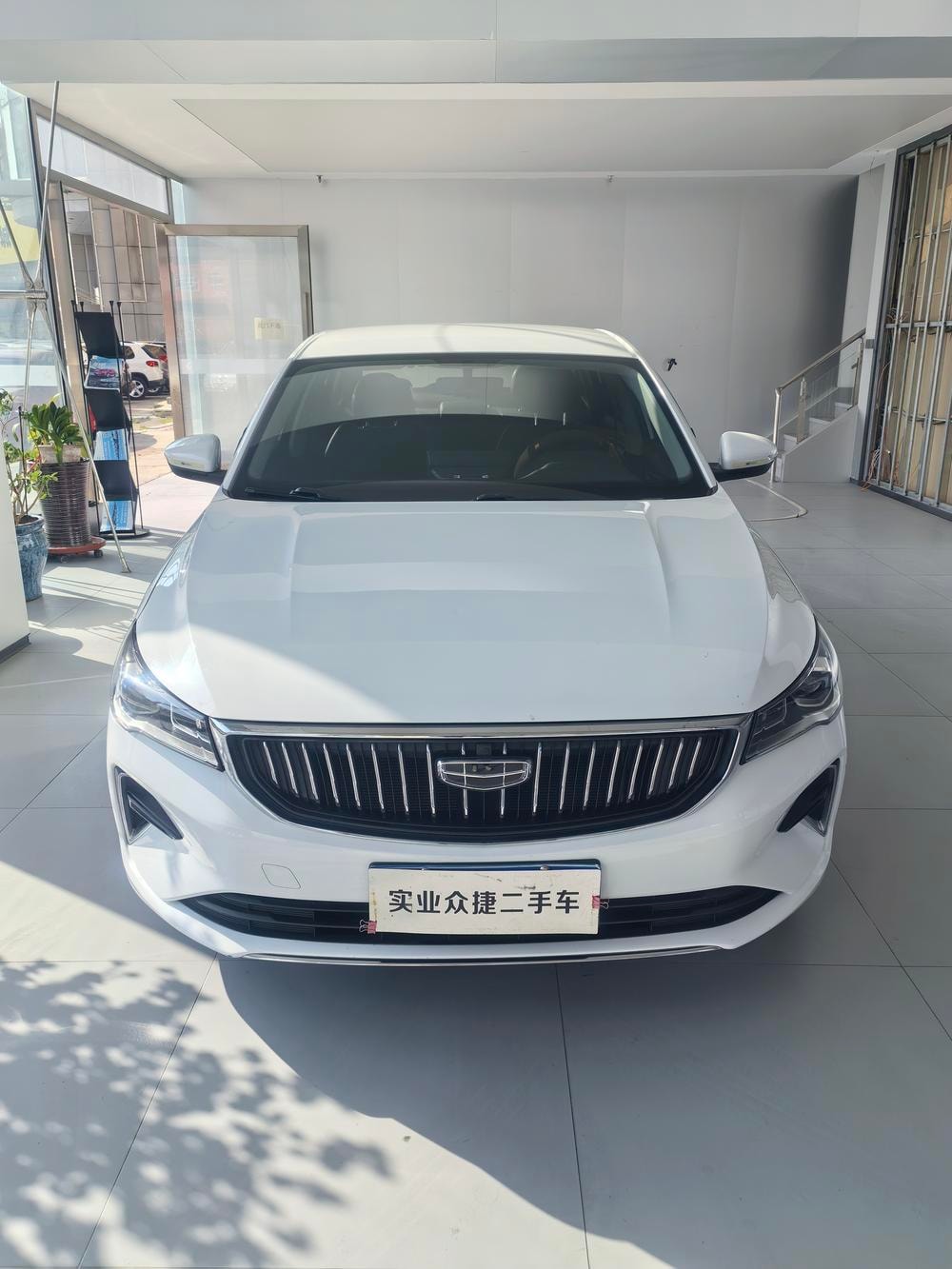 Geely Emgrand 2023 — фото автомобиля