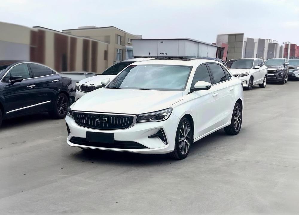 Geely Emgrand 2022 — фото автомобиля