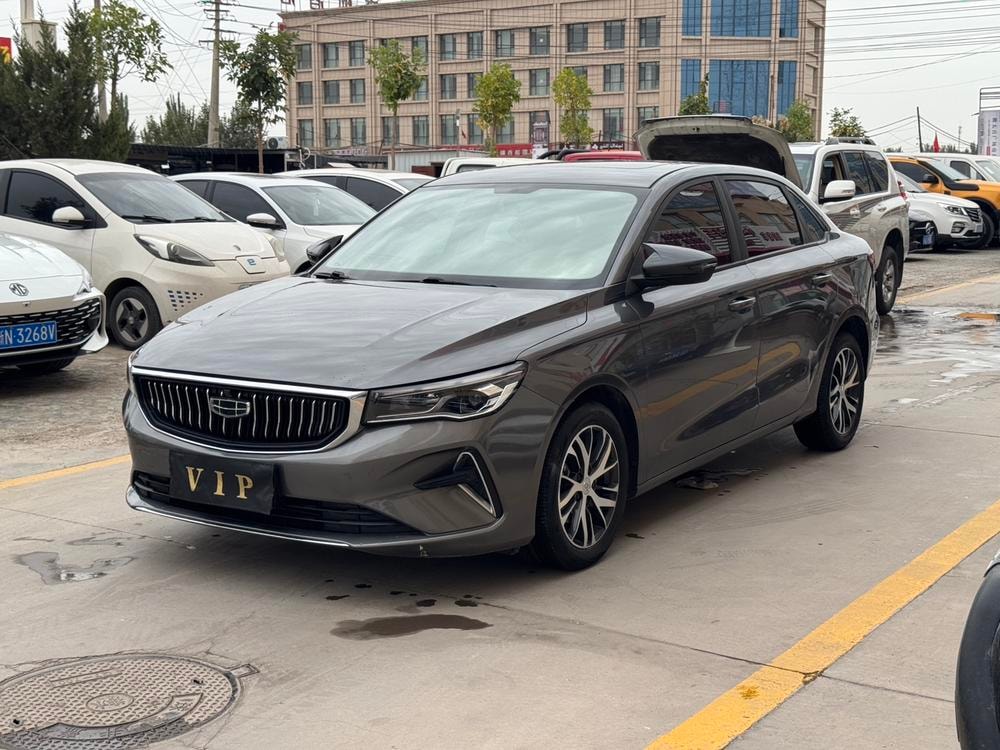 Geely Emgrand 2022 — фото автомобиля 1