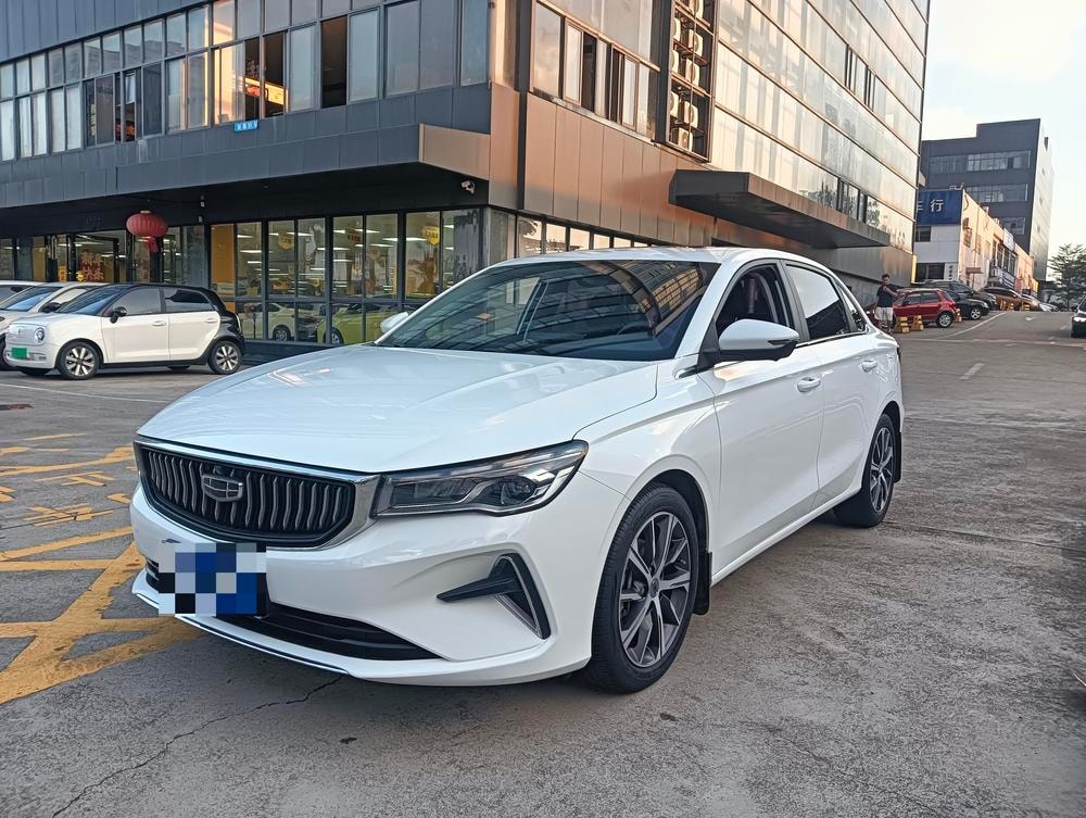 Geely Emgrand 2022 — фото автомобиля