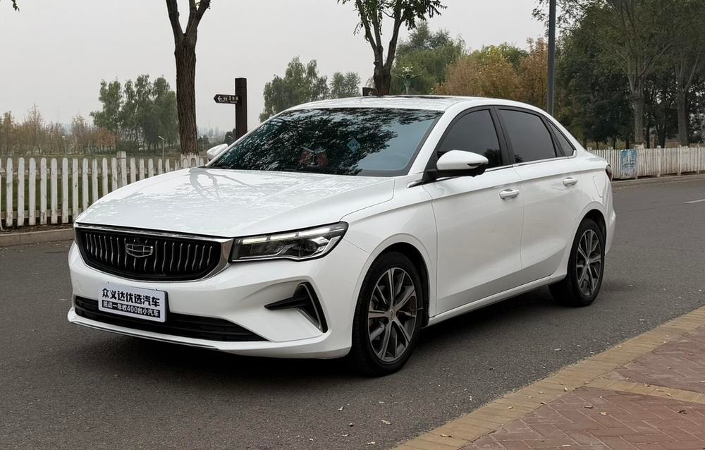 Geely Emgrand 2023 — фото автомобиля