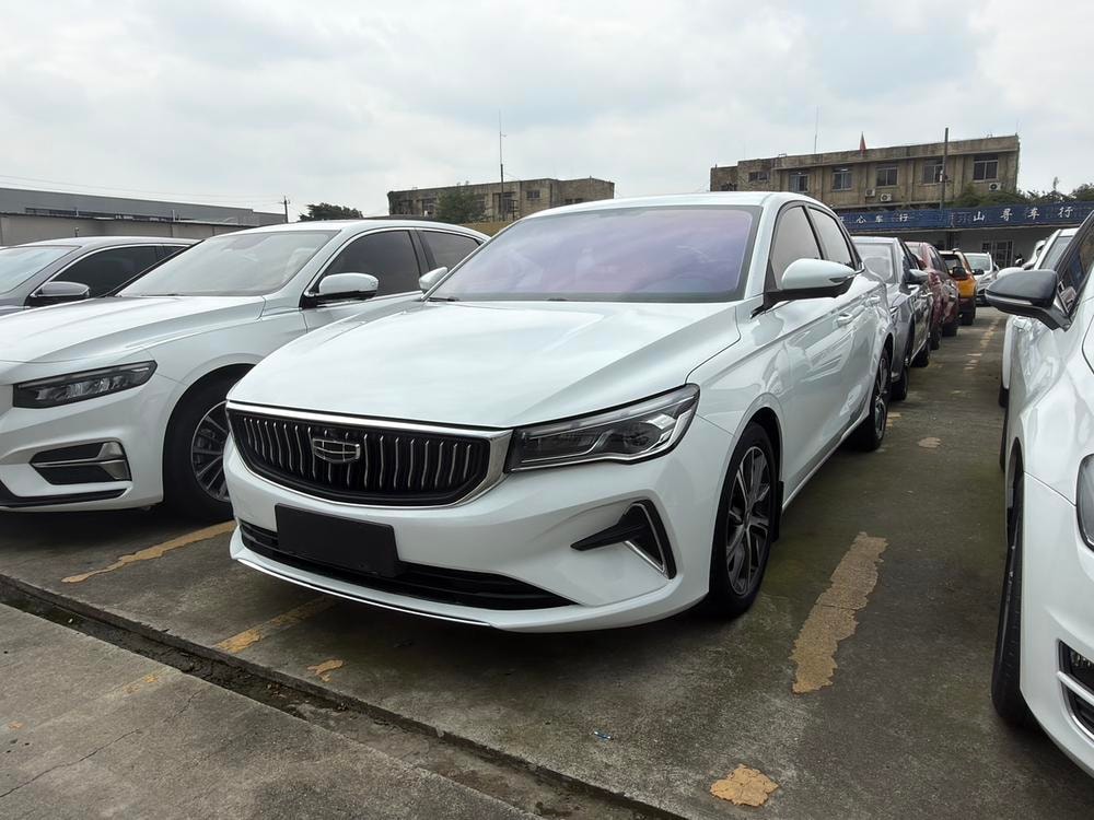 Geely Emgrand 2022 — фото автомобиля