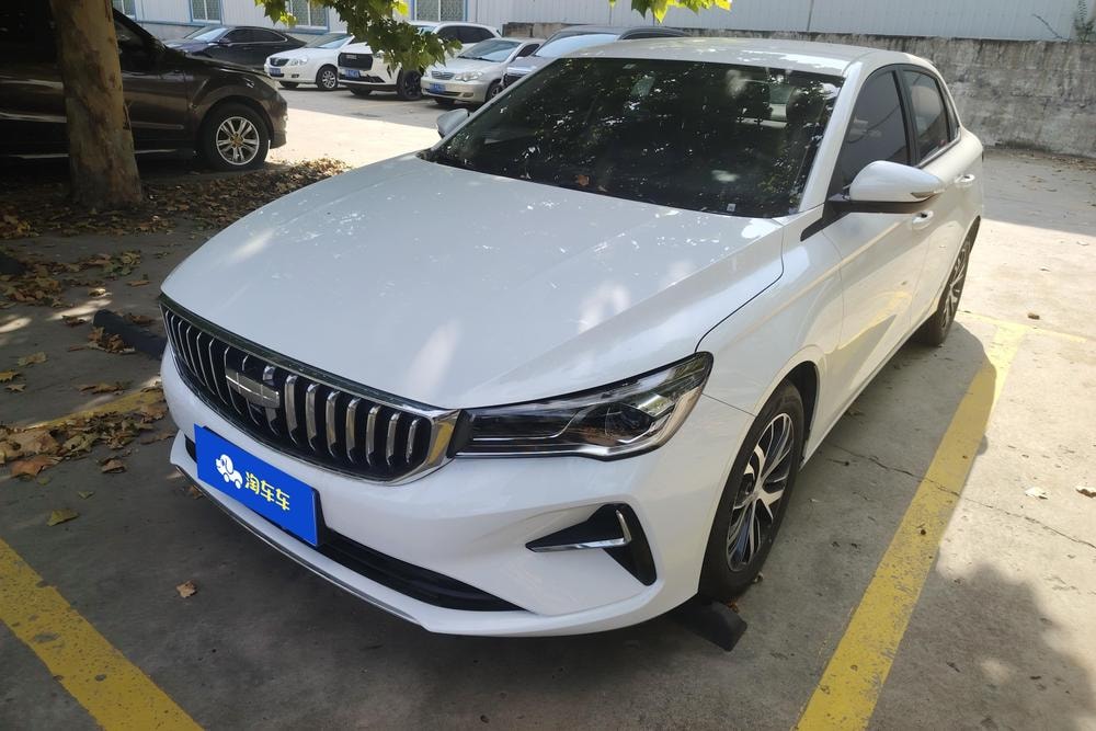 Geely Emgrand 2025 — фото автомобиля