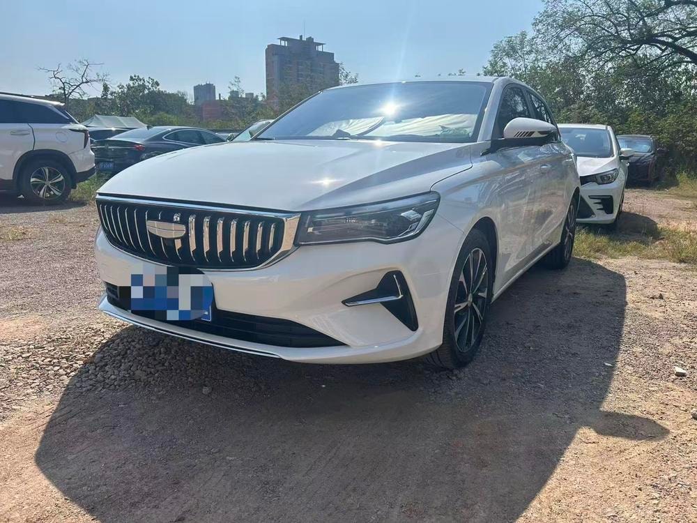 Geely Emgrand 2025 — фото автомобиля