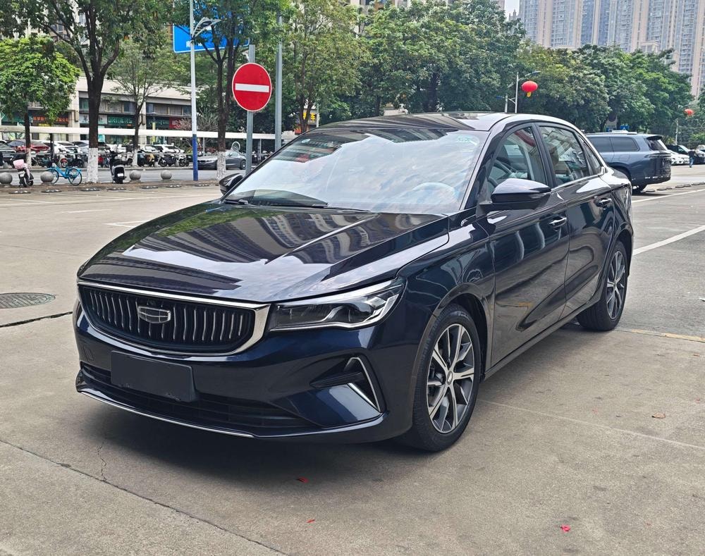 Geely Emgrand 2022 — фото автомобиля
