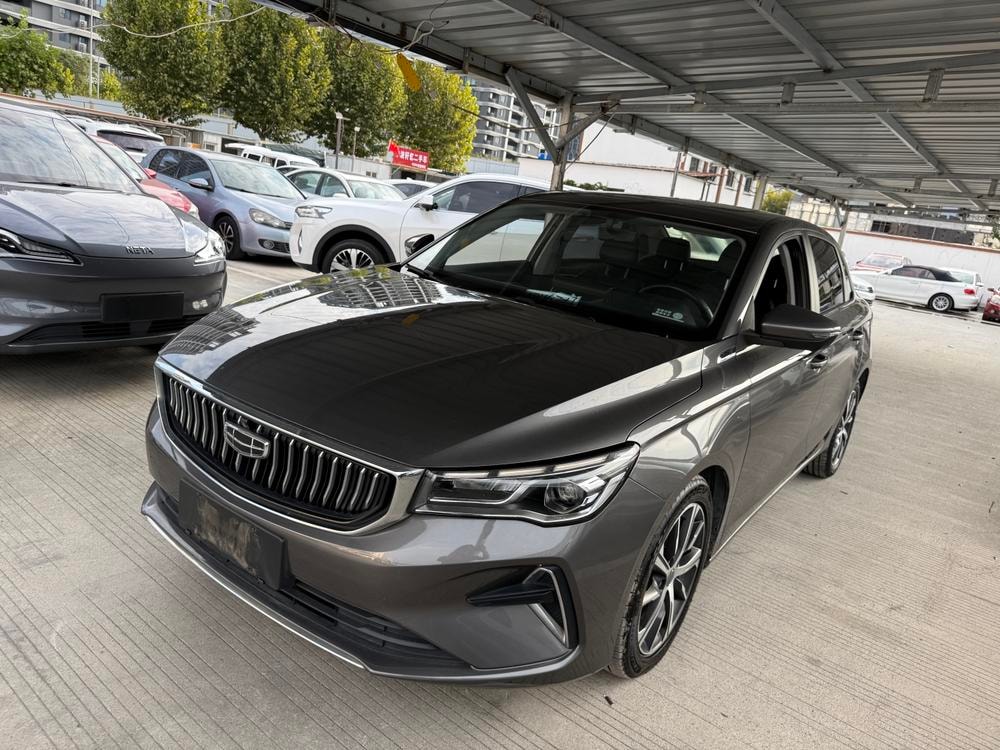 Geely Emgrand 2022 — фото автомобиля