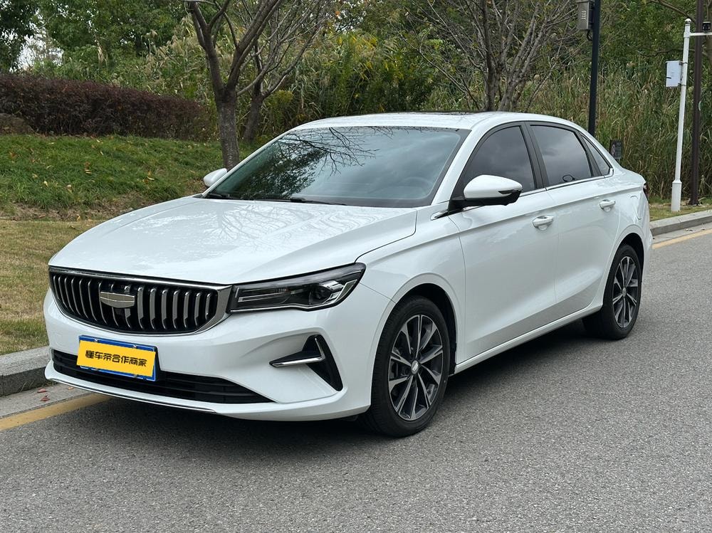 Geely Emgrand 2025 — фото автомобиля