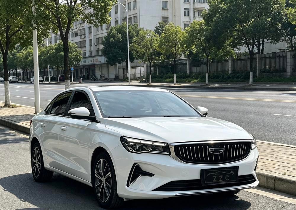 Geely Emgrand 2022 — фото автомобиля