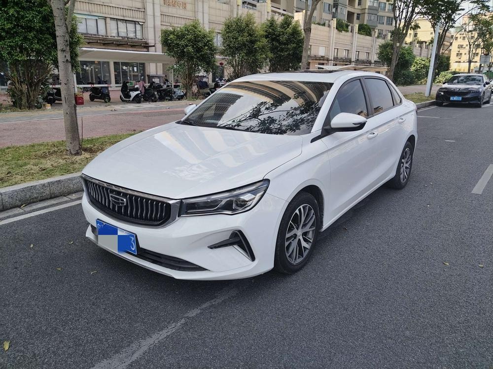 Geely Emgrand 2023 — фото автомобиля
