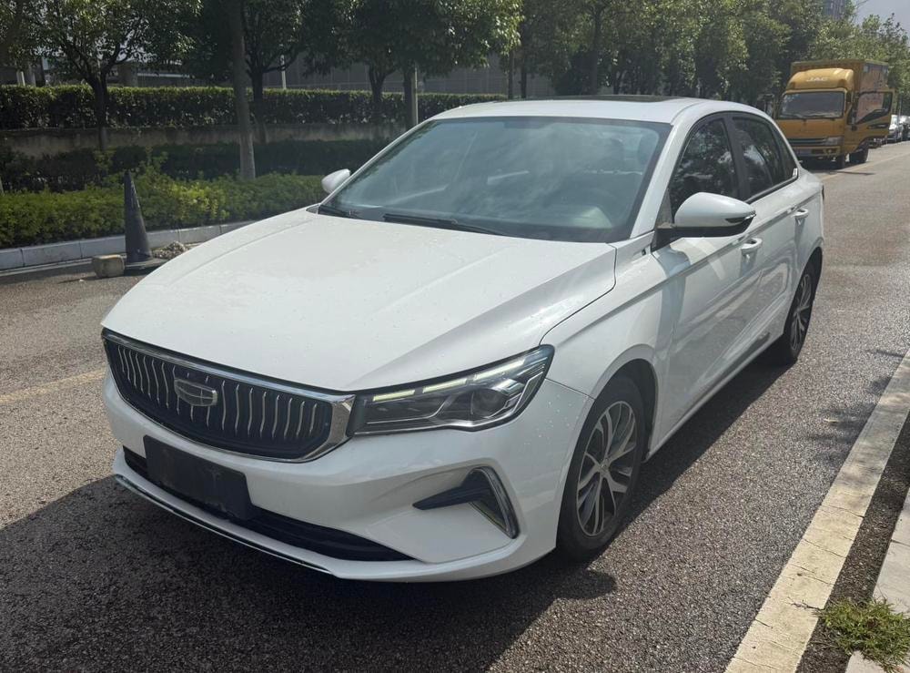 Geely Emgrand 2022 — фото автомобиля