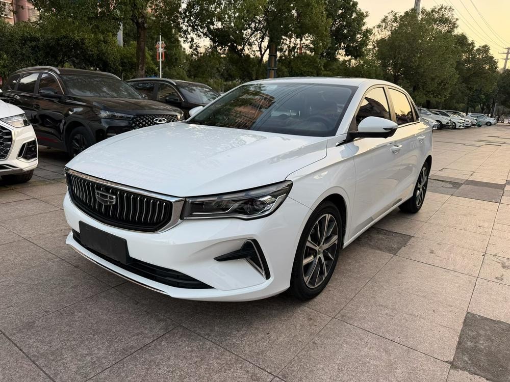 Geely Emgrand 2022 — фото автомобиля