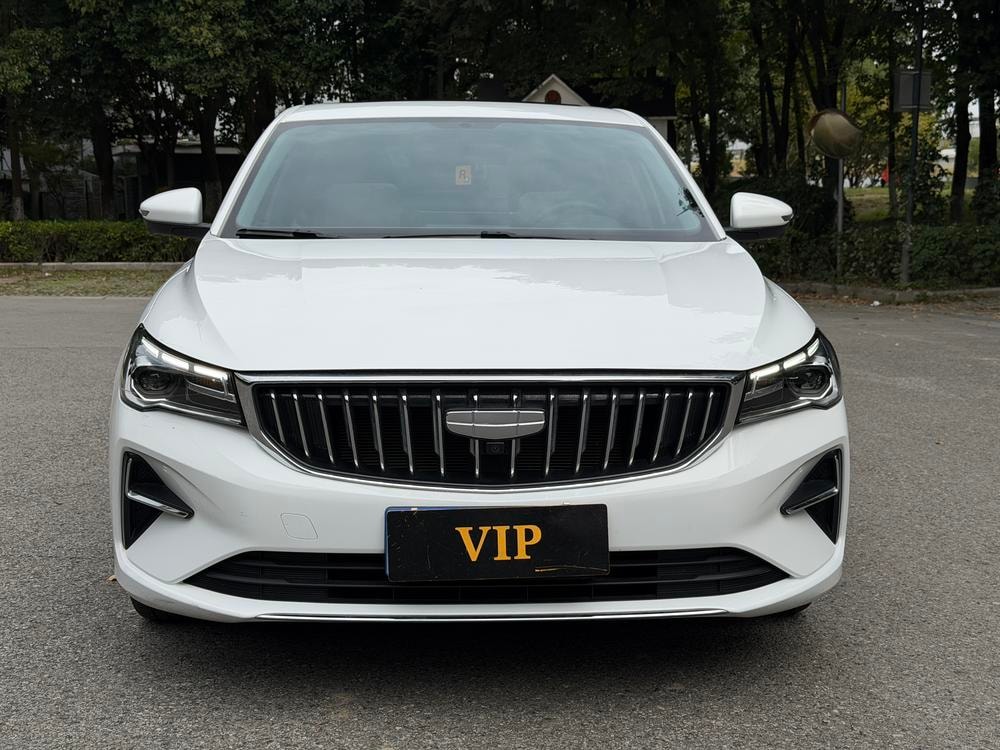 Geely Emgrand 2025 — фото автомобиля