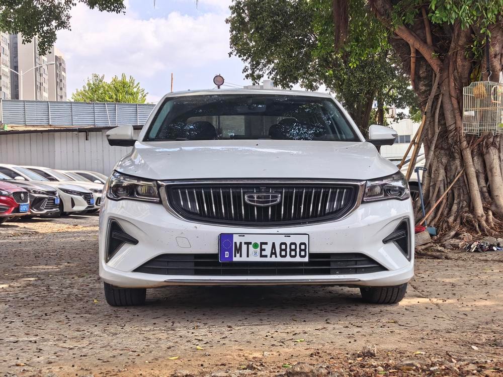 Geely Emgrand 2022 — фото автомобиля