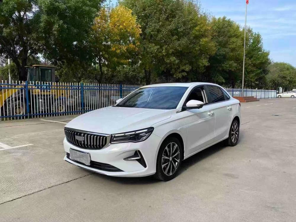 Geely Emgrand 2025 — фото автомобиля