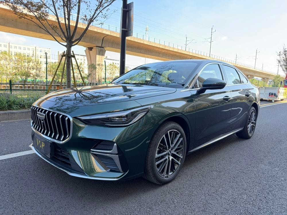 Geely Emgrand 2026 — фото автомобиля