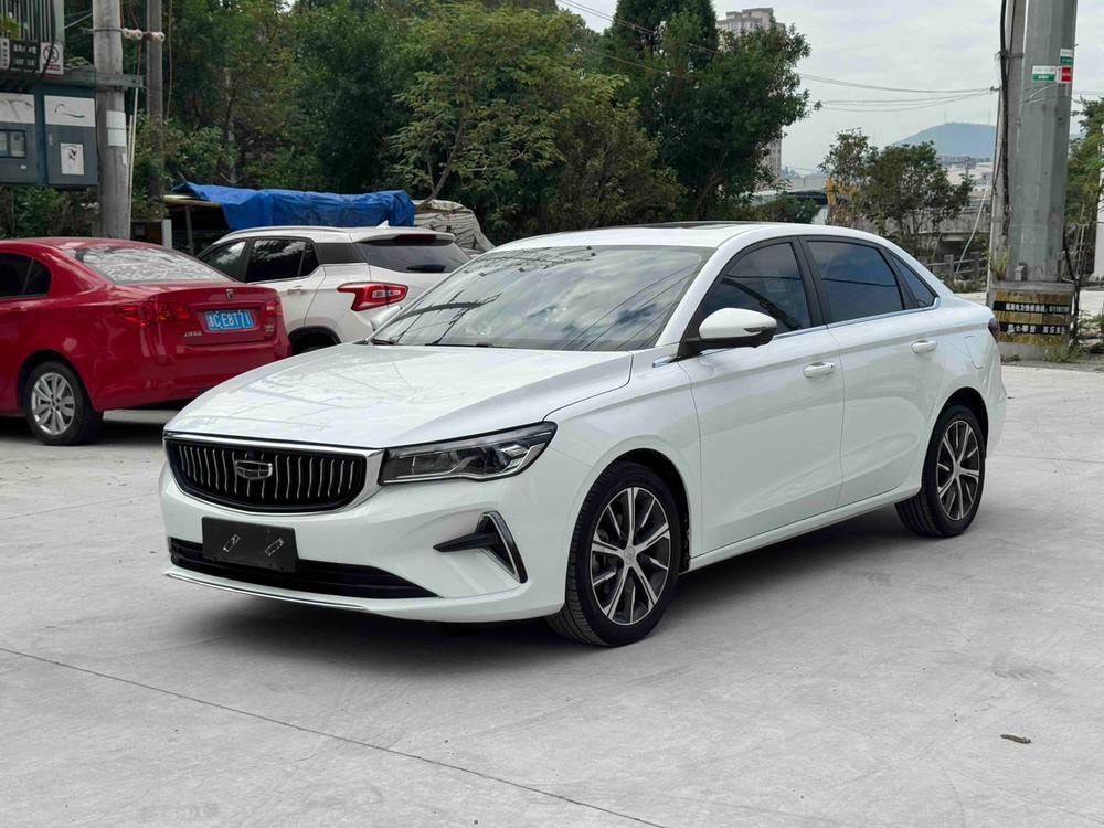 Geely Emgrand 2023 — фото автомобиля