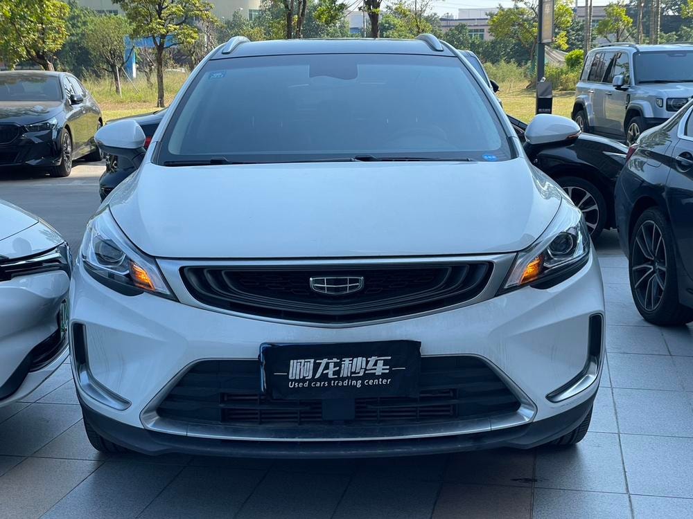 Geely Emgrand GS 2019 — фото автомобиля