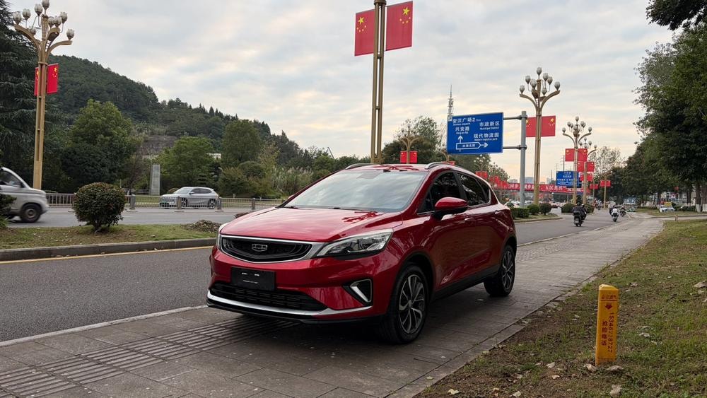 Geely Emgrand GS 2019 — фото автомобиля 1